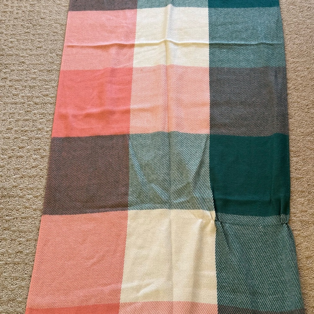 Beautiful Warm Scarf, Good Condition - Picture 3 of 4